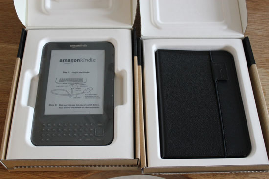 Amazon Kindle 3 unpacking