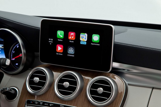 CarPlay-Mercedes-Command