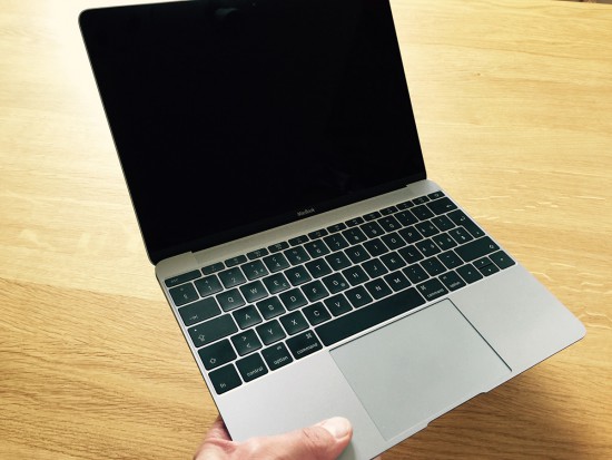 MacBook-Early-2015-in-Hand